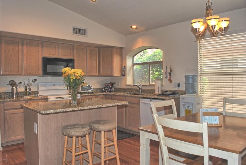 6455 W Adobe Dr, Glendale, AZ 85308