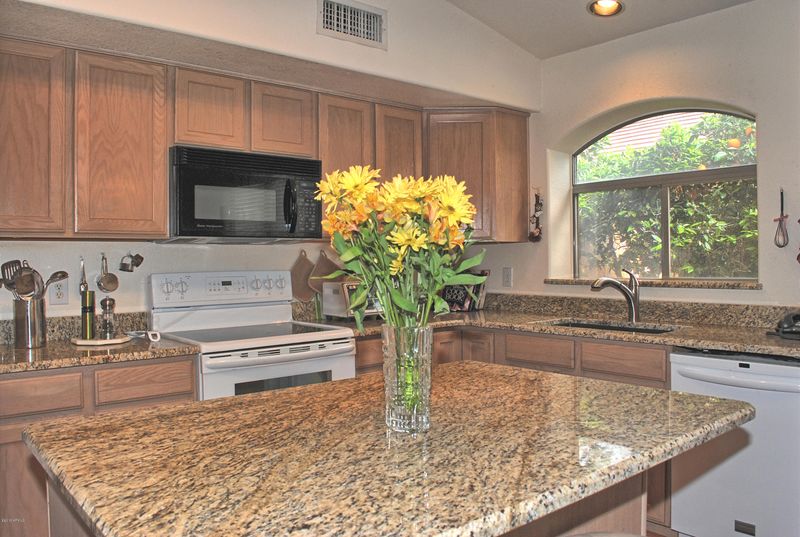 6455 W Adobe Dr, Glendale, AZ 85308