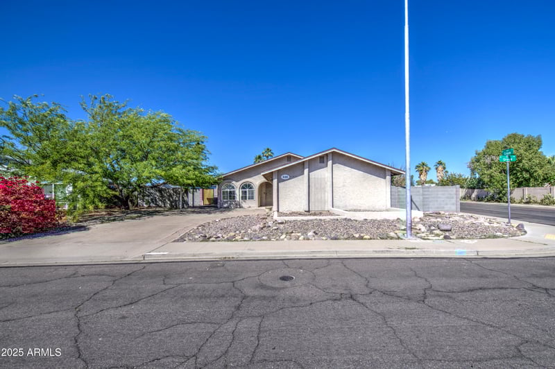 646 Grove Cir, Mesa, AZ 85210