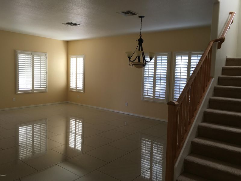 6474 W Freeway Ln, Glendale, AZ 85302