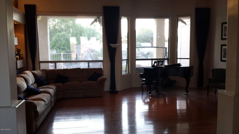 6474 W Voltaire Dr, Glendale, AZ 85304
