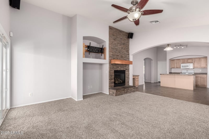 648 Mule Train Trl, San Tan Valley, AZ 85143