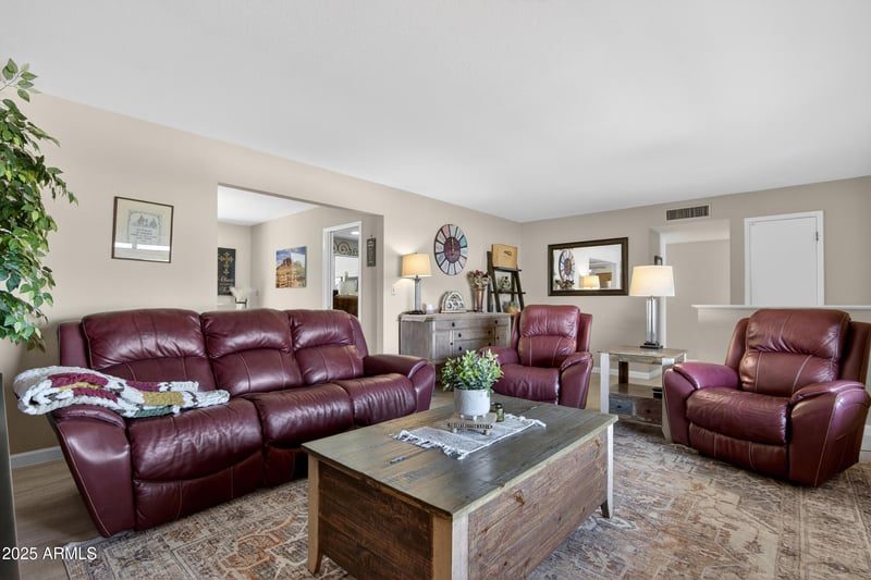 649 61st Pl, Mesa, AZ 85205