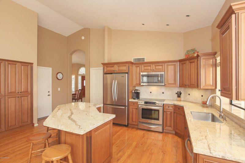 649 E Hearne Way, Gilbert, AZ 85234