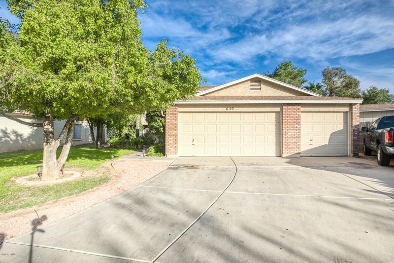 649 S Honeysuckle Ln, Gilbert, AZ 85296
