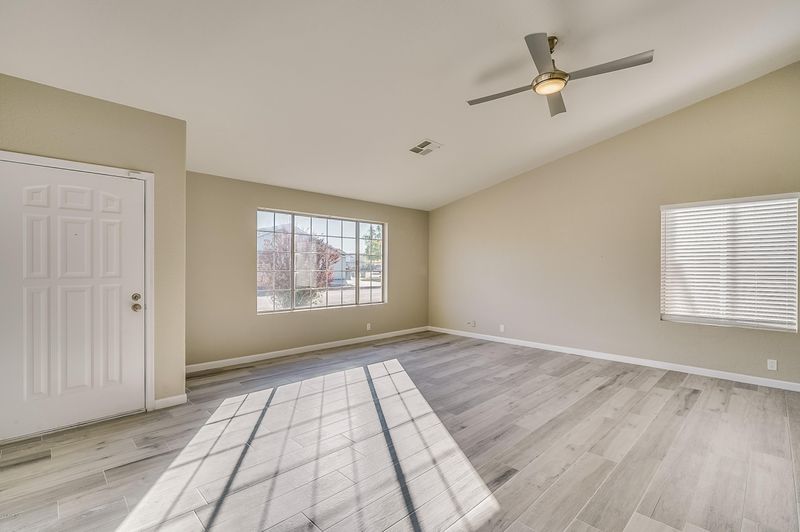 6506 N 90th Dr, Glendale, AZ 85305