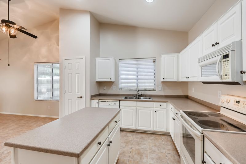 6508 W Gross Ave, Phoenix, AZ 85043