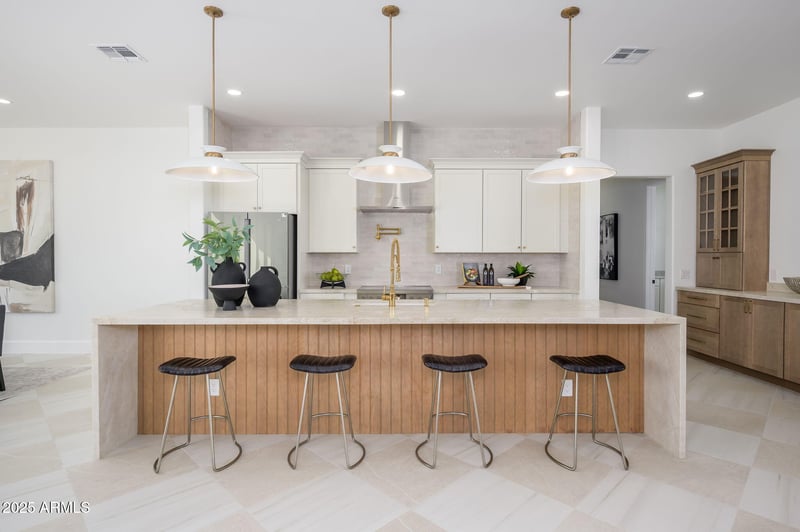 6515 E Holiday Dr, Mesa, AZ 85215