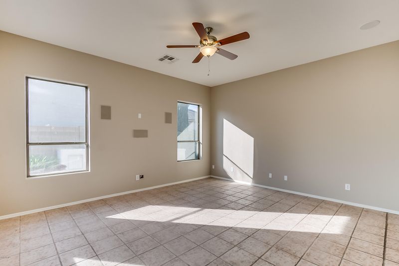 6515 W Misty Willow Ln, Glendale, AZ 85310