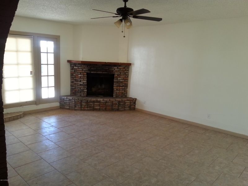 6517 N 52nd Dr, Glendale, AZ 85301