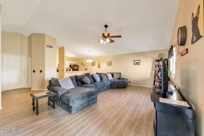 6518 W Cinnabar Ave, Glendale, AZ 85302