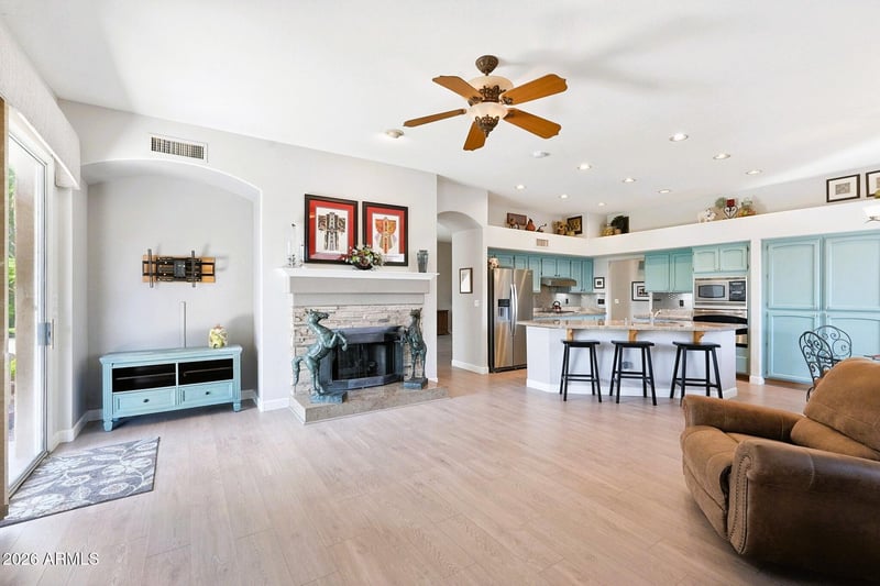 6519 W Crest Ln, Glendale, AZ 85310