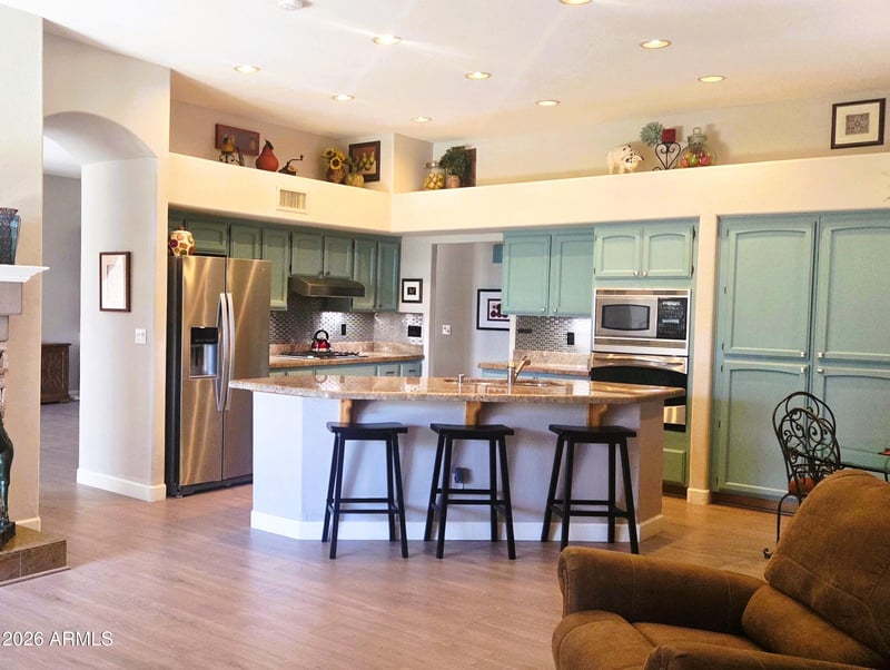 6519 W Crest Ln, Glendale, AZ 85310