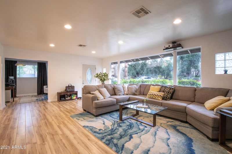6520 N Central Ave, Phoenix, AZ 85012