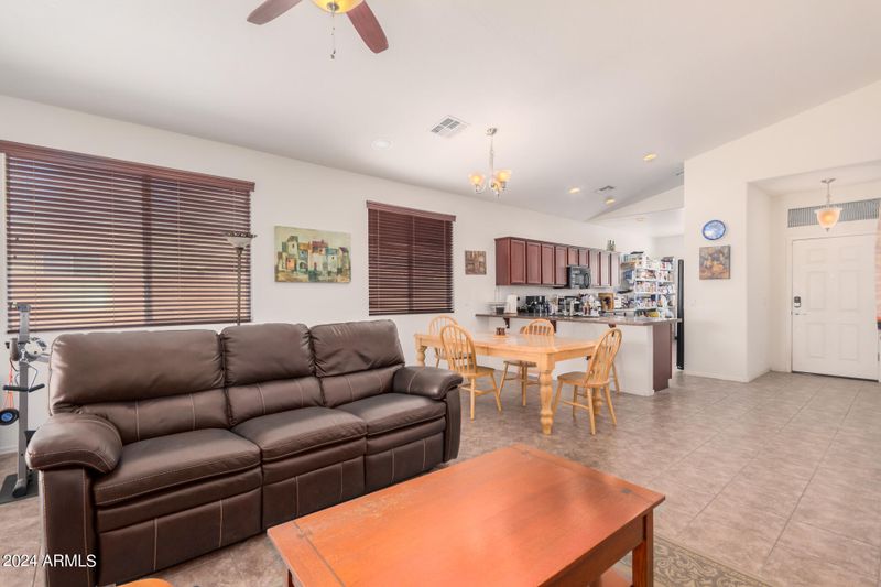 6520 S 37th Dr, Phoenix, AZ 85041