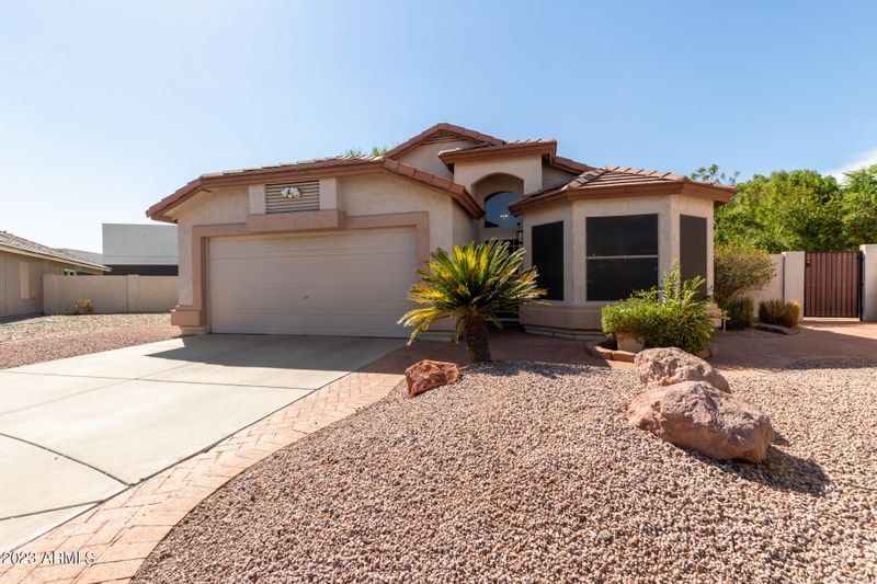 6520 W Adobe Dr, Glendale, AZ 85308