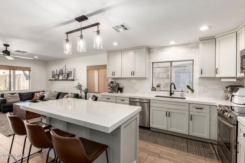 6526 W West Wind Dr, Glendale, AZ 85310