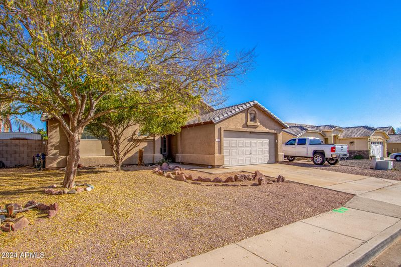 653 N Overland St, Mesa, AZ 85207