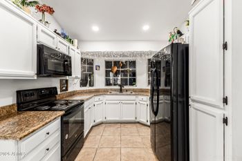 6530 W North Ln, Glendale, AZ 85302