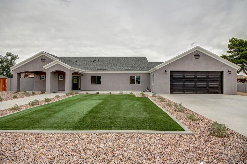 6532 E Hobart St, Mesa, AZ 85205