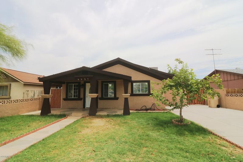 6537 N 52nd Dr, Glendale, AZ 85301