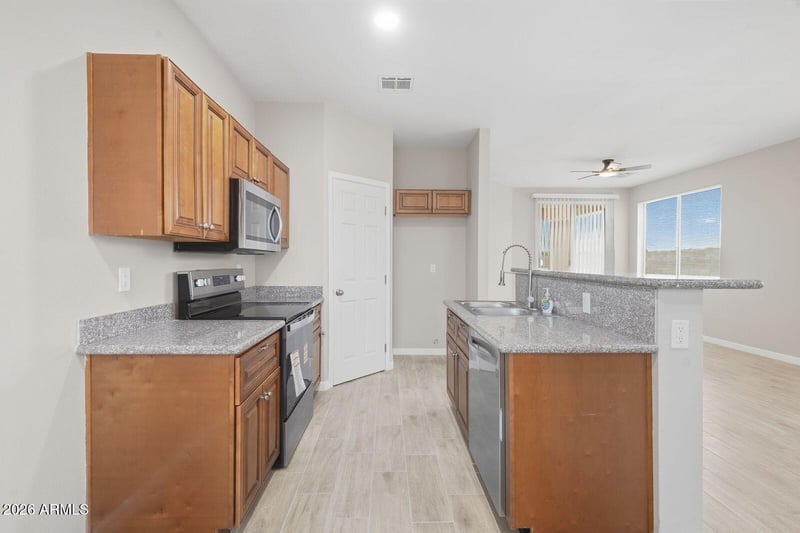 6537 S 15th Dr, Phoenix, AZ 85041