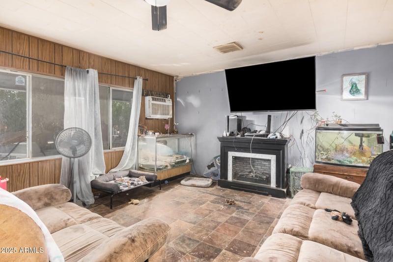 6538 Hatcher Rd, Glendale, AZ 85302