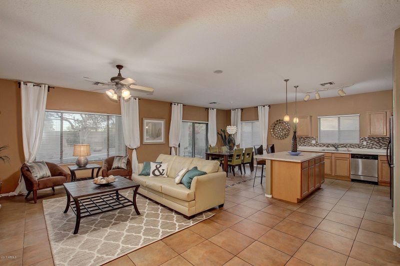 6540 S Emerald Dr, Chandler, AZ 85249