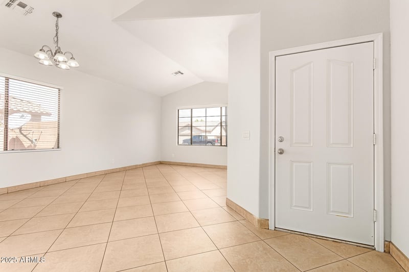 6541 Cordes Rd, Phoenix, AZ 85043