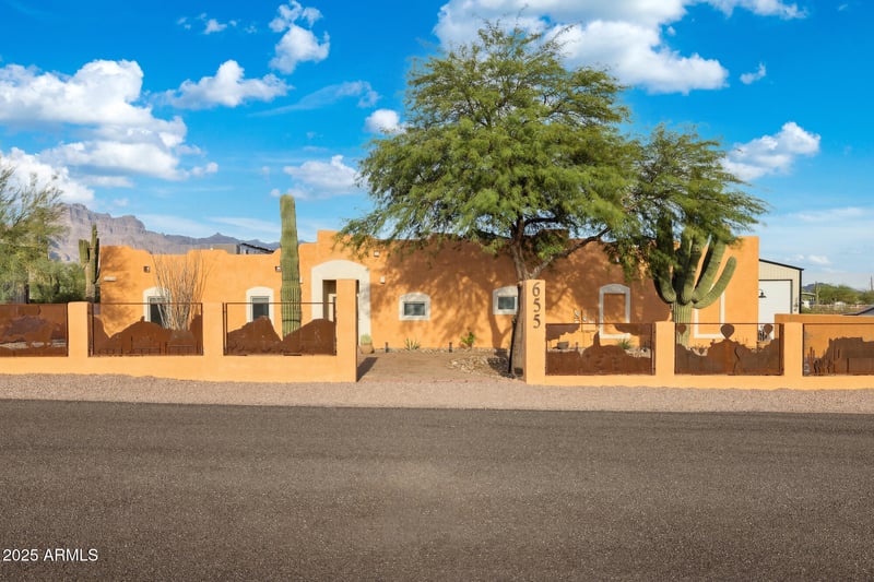 655 Conestoga Rd, Apache Junction, AZ 85119