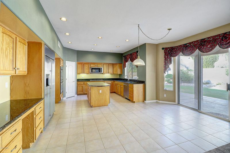 6556 W Robin Ln, Glendale, AZ 85310
