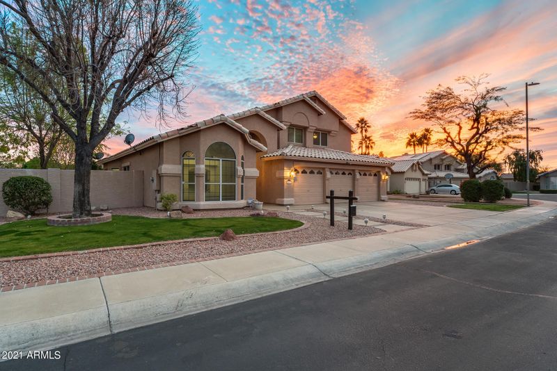 6557 W Lone Cactus Dr, Glendale, AZ 85308