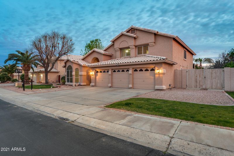 6557 W Lone Cactus Dr, Glendale, AZ 85308