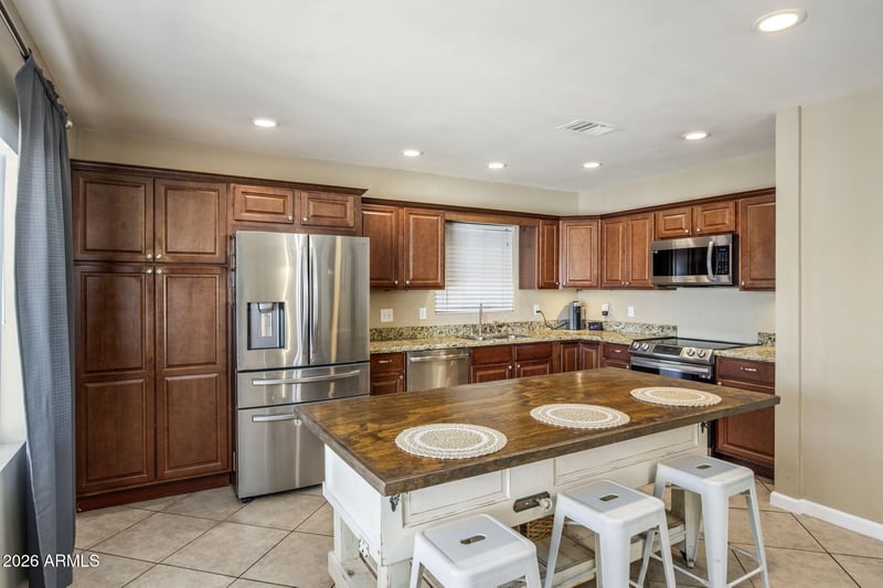 656 Ivanhoe St, Chandler, AZ 85225