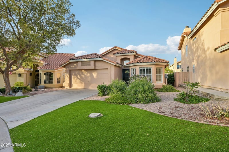 6560 Saddleback St, Mesa, AZ 85215