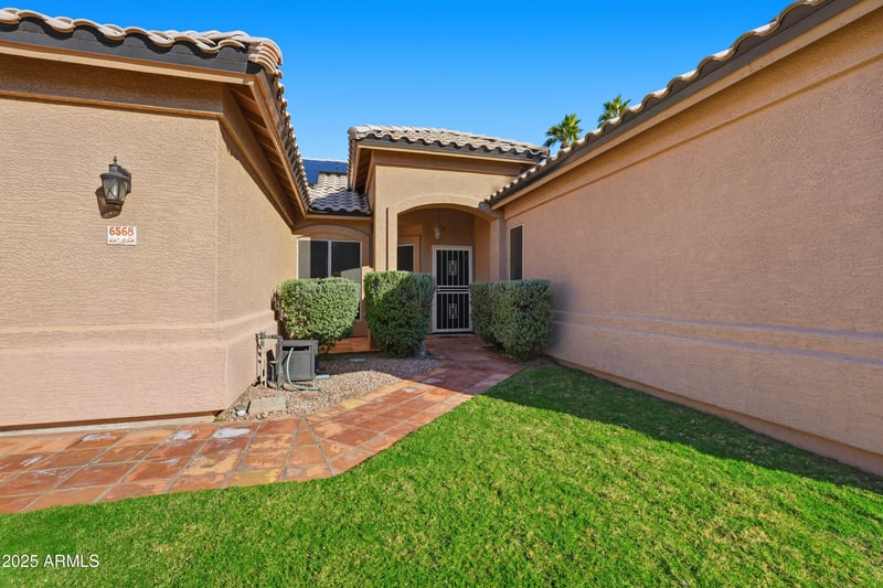 6568 Melinda Ln, Glendale, AZ 85308