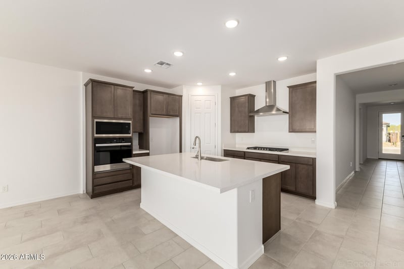 657 Riparian Dr, San Tan Valley, AZ 85140