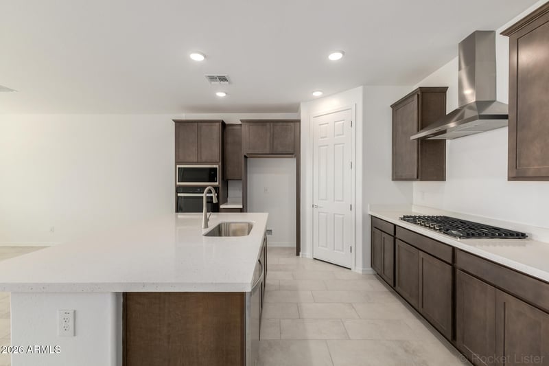 657 Riparian Dr, San Tan Valley, AZ 85140