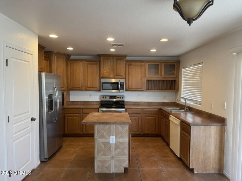 658 Christopher St, San Tan Valley, AZ 85140