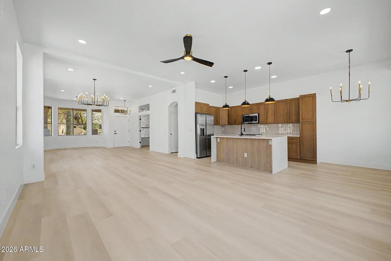 6582 W Oraibi Dr, Glendale, AZ 85308