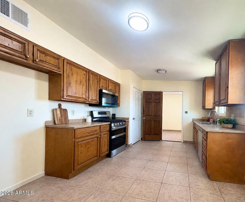659 S Center St, Mesa, AZ 85210