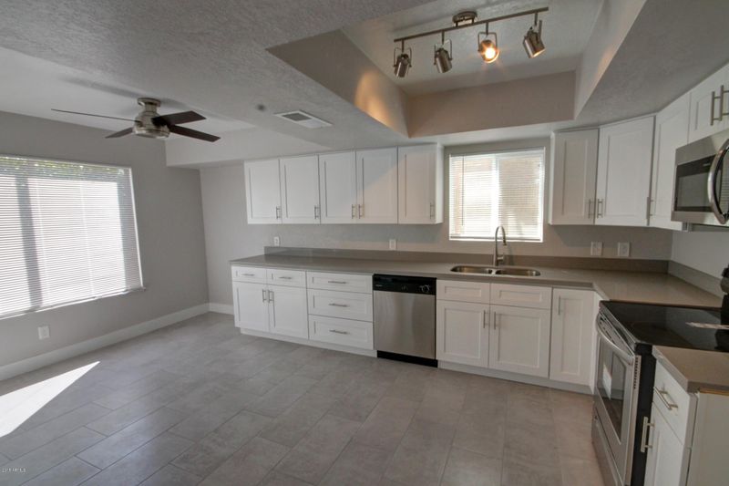 6601 S 17th Pl, Phoenix, AZ 85042