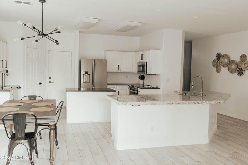 6601 W Crown King Rd, Phoenix, AZ 85043