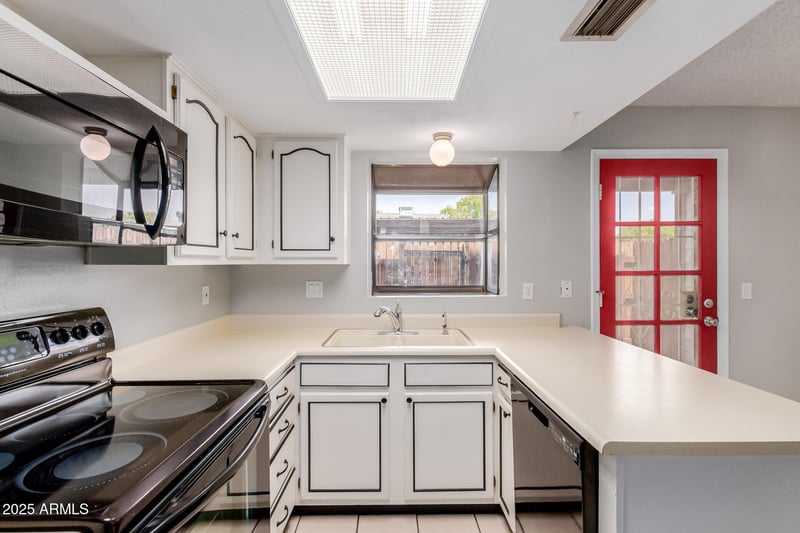 6603 W Jamaica Dr, Glendale, AZ 85306