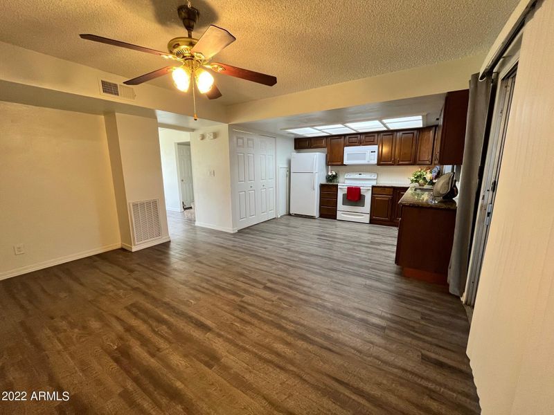 6604 N 43rd Ave, Glendale, AZ 85301