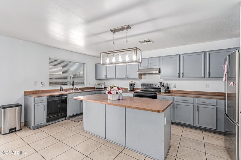 6604 Watkins St, Phoenix, AZ 85043