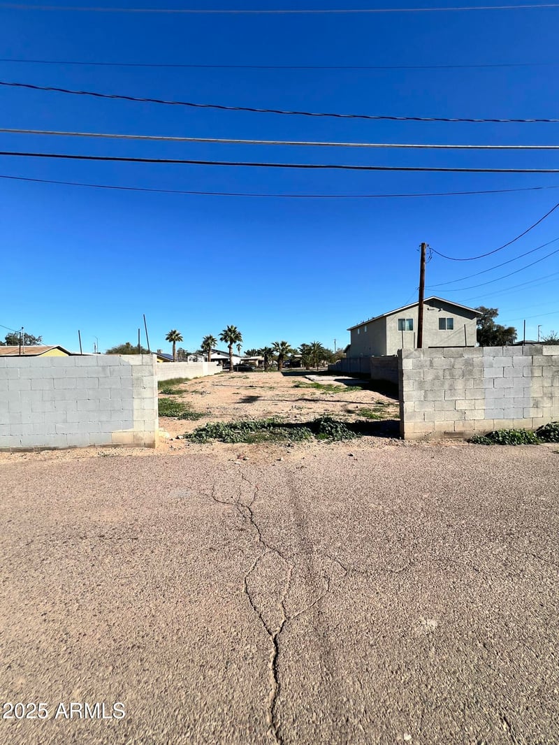 6606 54th Dr #11, Glendale, AZ 85301