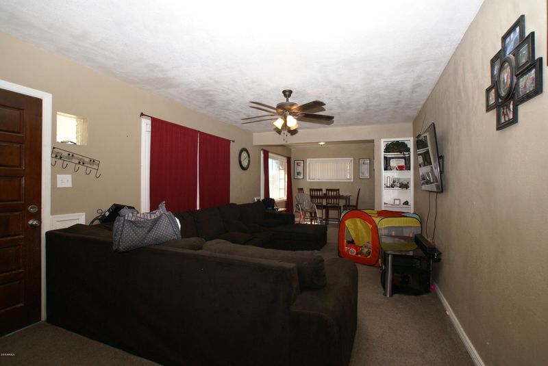 6607 N 61st Dr, Glendale, AZ 85301