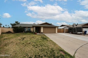 6608 Mercer Ln, Glendale, AZ 85304