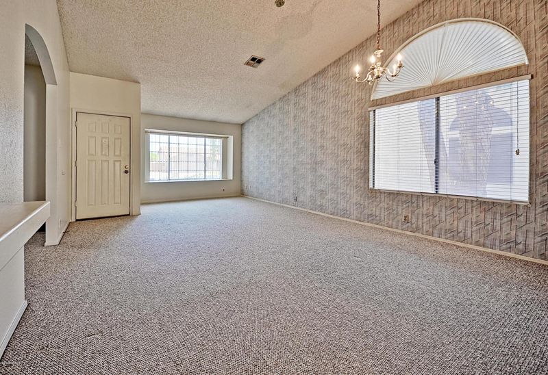 6608 N 83rd Dr, Glendale, AZ 85305
